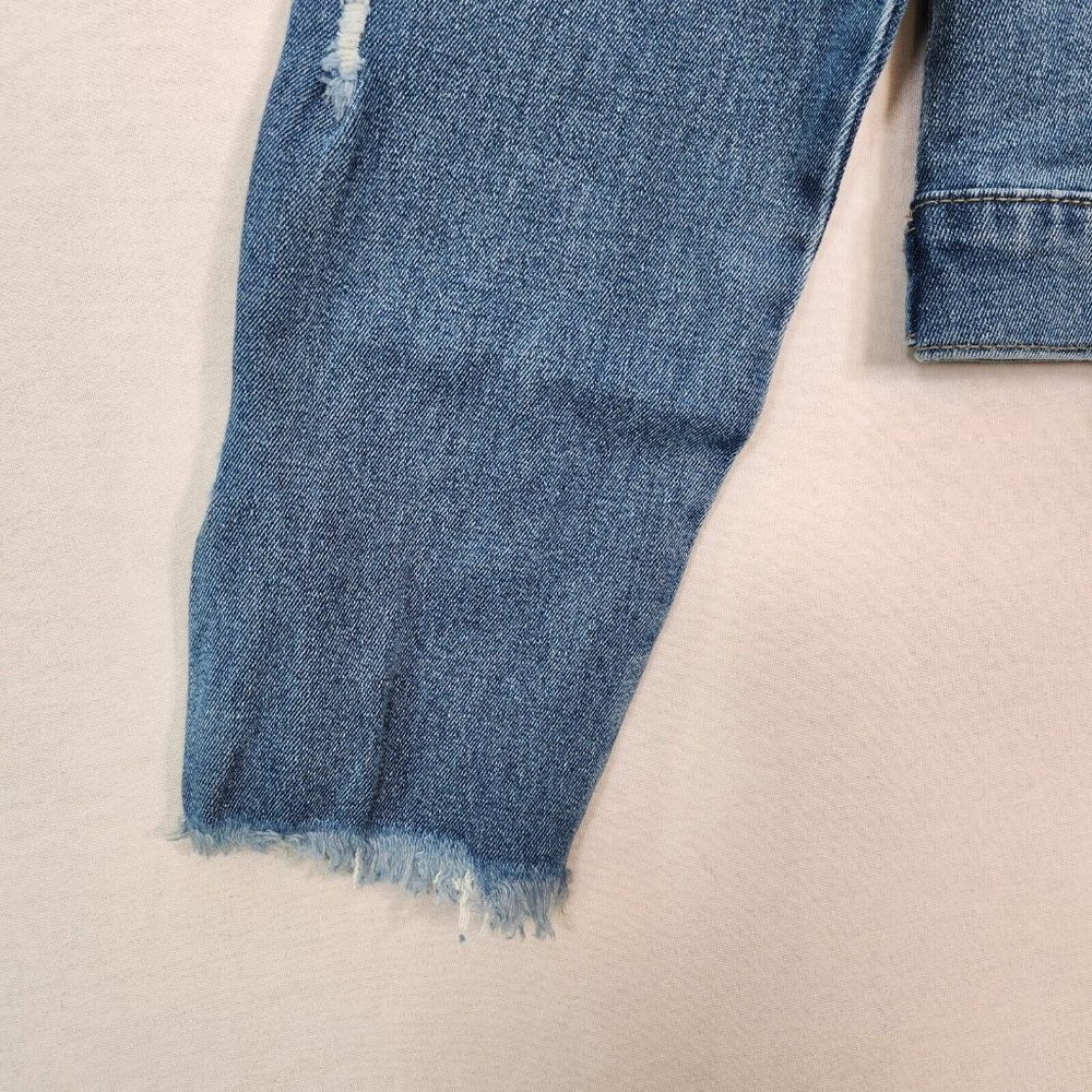 Women's Blue Denim Jean Jacket Size Medium Button Down Distressed New No tag - Picture 8 of 8